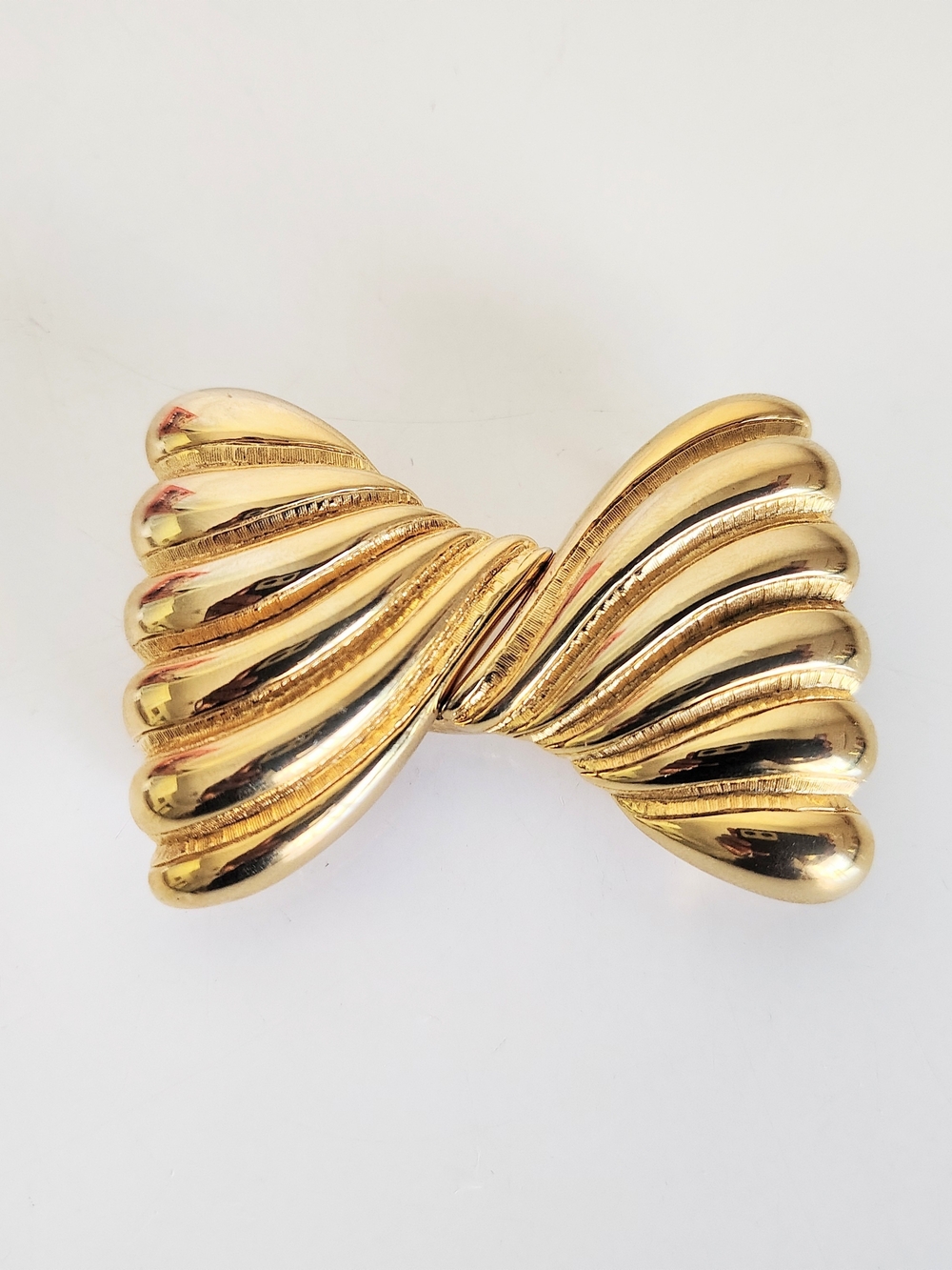 Vintage Gold Tone Shell Belt Buckle - Sculpted Ribbed Design
